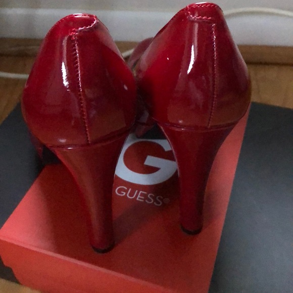 Guess Red Patent Pumps - Picture 2 of 6